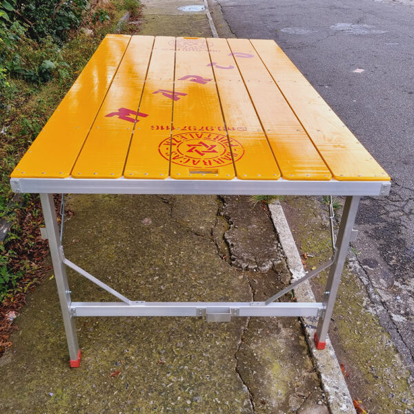 Tabuleiro com pés dobráveis - 2,00m x 1,10m x 0,80m